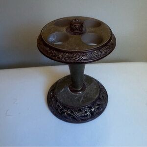 NWT!!  Encino Toothbrush Holder